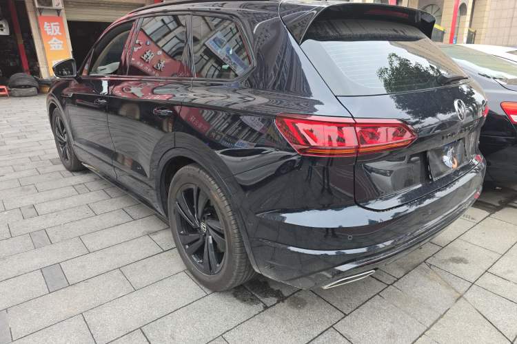 Used Volkswagen Touareg 2022 3.0 TSI Luxury Edition Black Diamond Sport Package
