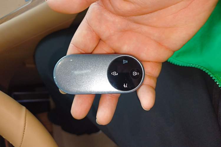 Used Hima AITO M8 2025 Extended-Range Max+ Version 53.4 kWh 6-Seater Edition Vehicle Key