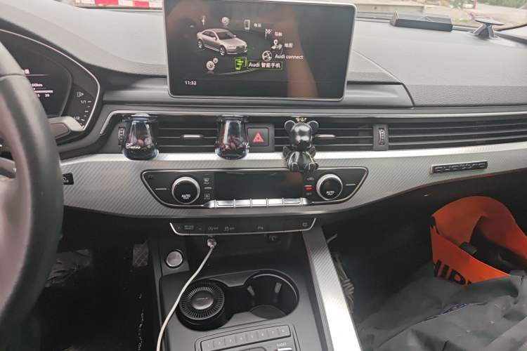 Used Audi A4L 2018 30th Anniversary Edition 40 TFSI Fashion Model
