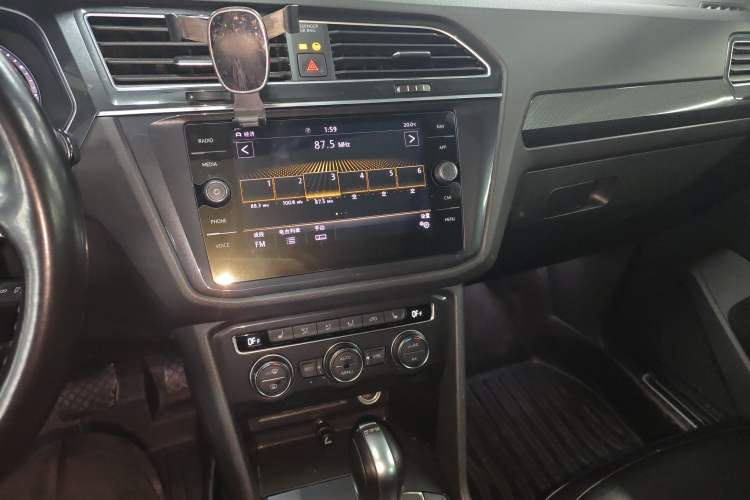 Used Volkswagen Tiguan 2018 330TSI All-Wheel-Drive Innovation Model Audio And AC Panel