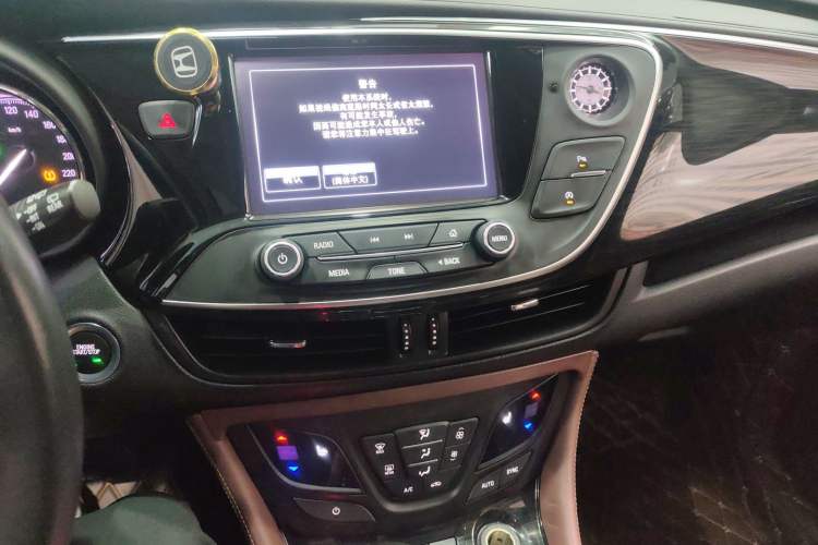 Used Buick Envision 2018 28T Four-Wheel Drive Elite Version Audio And AC Panel