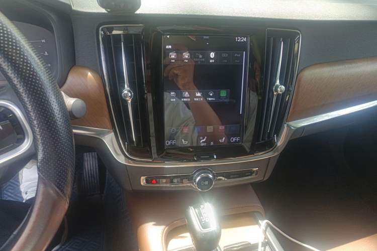 Used Volvo S90 2020 T5 Zhiyi Luxury Edition Audio And AC Panel