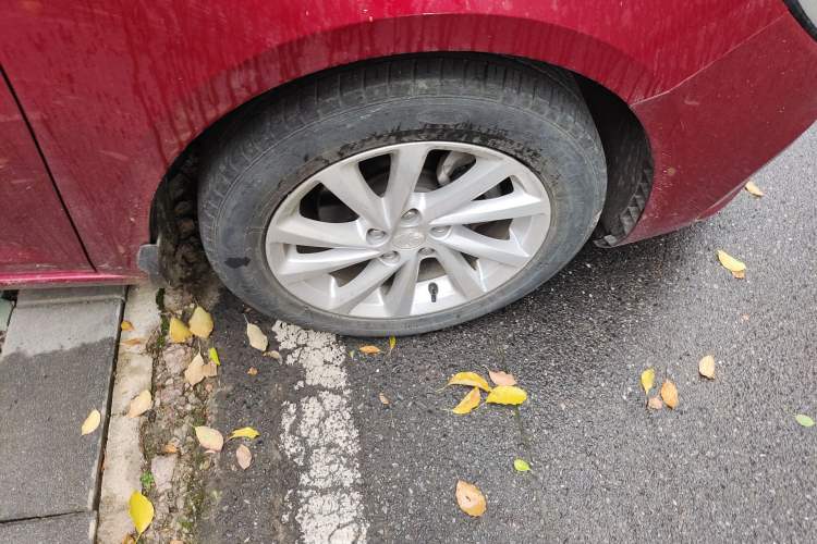 Used Buick Verano 2019 Sedan 15S Automatic Leading Model Right Front Wheel Hub
