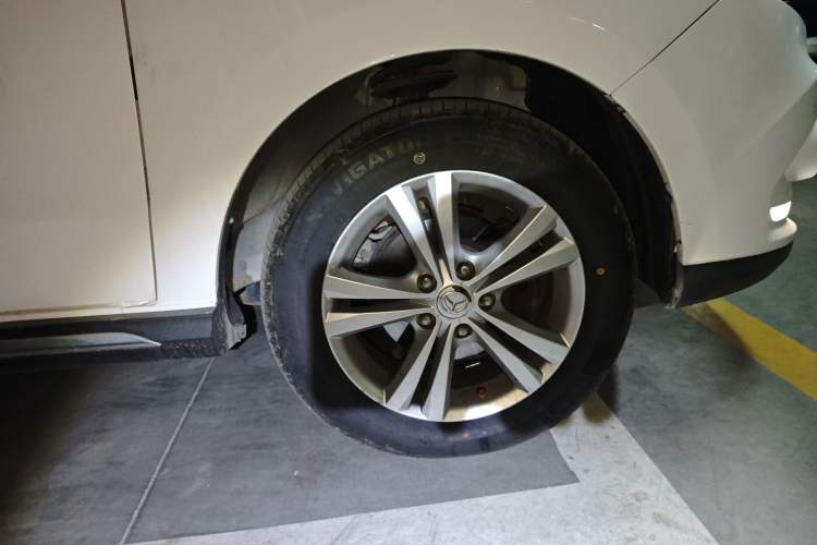 Used HYOSOW H3 2016 H3F 1.5L Manual Prestige Edition Right Front Wheel Hub