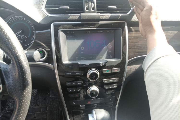 Used Haval H2 2016 Red Label 1.5T Automatic Two-Wheel Drive Elite Model Audio And AC Panel