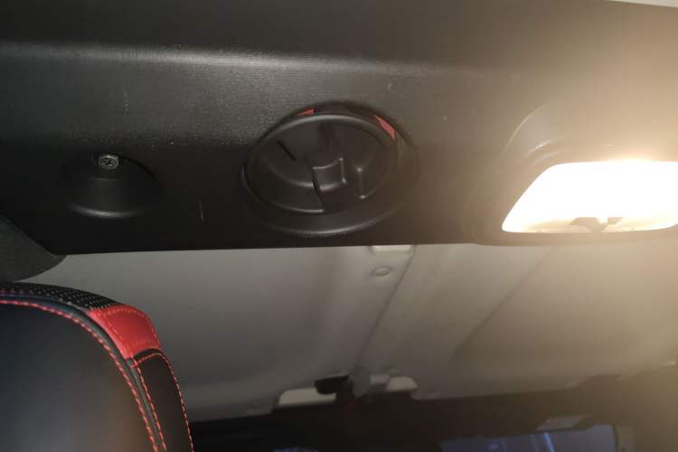 Used BAIC Off-Road BJ40 2018 2.3T Automatic Four-Wheel Drive Ring of the Tower Champion Edition China V Emission Standard