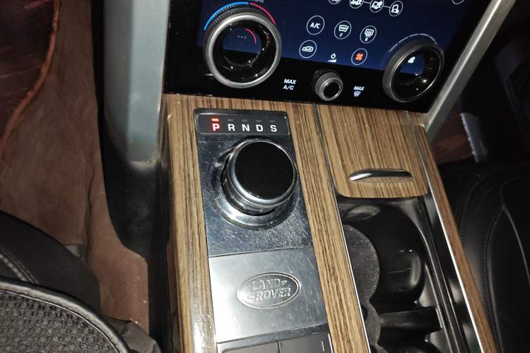 Used Land Rover Range 2018 3.0 SC V6 Grand Edition Gear Lever