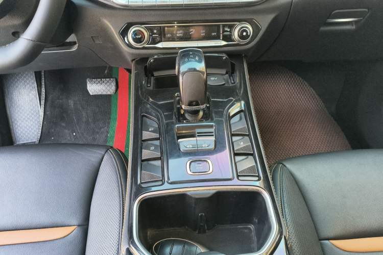 Used Bestune T77 2019 230 TID Automatic Prestige Version China V Emission Standard
