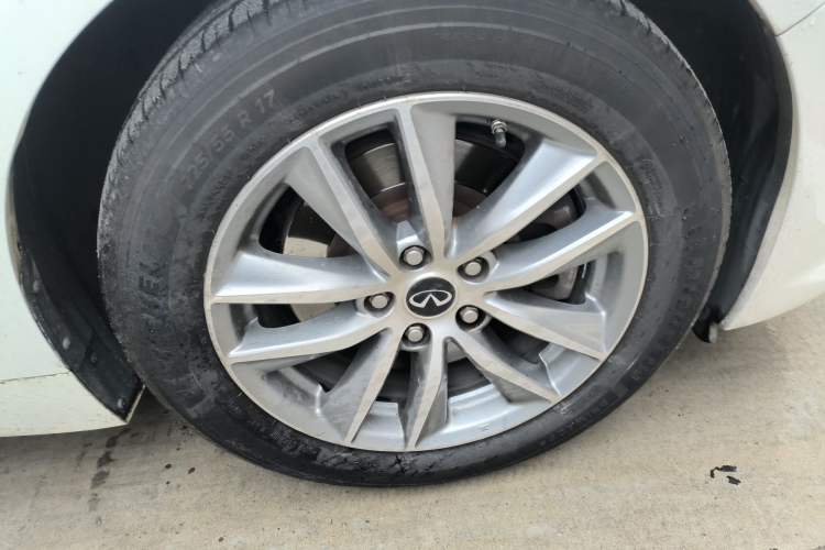 Used Infiniti Q50L 2016 2.0T Enjoyment Edition Right Front Wheel Hub