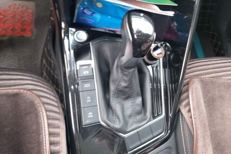 Used Volkswagen Tayron 2020 330TSI Two-Wheel Drive Luxury Smart Connectivity Version Gear Lever