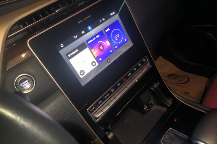 Used GAC Trumpchi GS5 2019 235T Automatic Elite Edition Audio And AC Panel