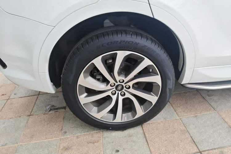 Used Land Rover Discovery Sport 2021 249 PS R-Dynamic S Performance Edition Right Rear Wheel Hub