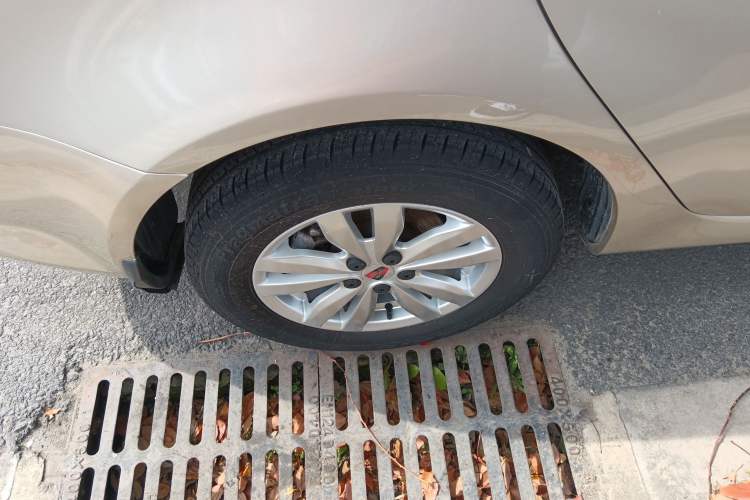 Used Roewe 350 2014 1.5L Manual Xunchi Edition Right Rear Wheel Hub