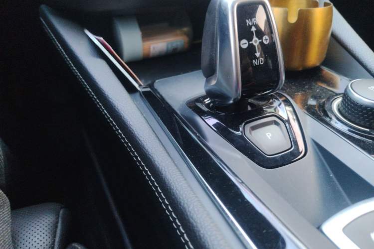 Used Lynk & Co 03 2021 1.5TD DCT Jing Champion Edition Gear Lever