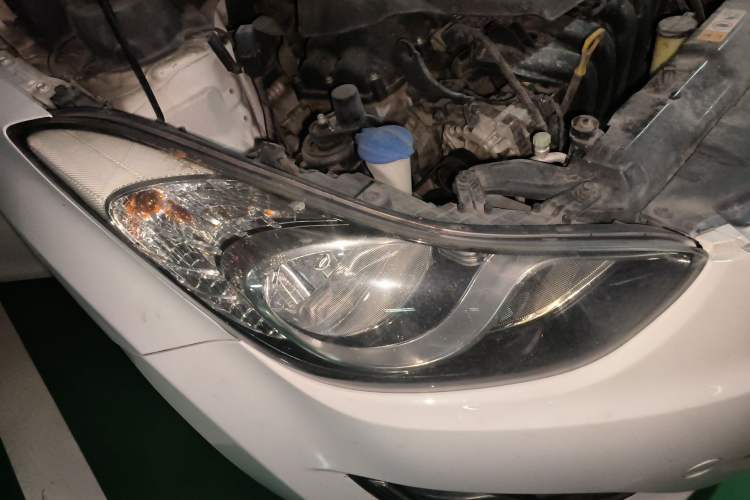 Used Hyundai Elantra (5th Generation / Langdong) 2012 1.6L Automatic Prestige Model Right Front Headlight