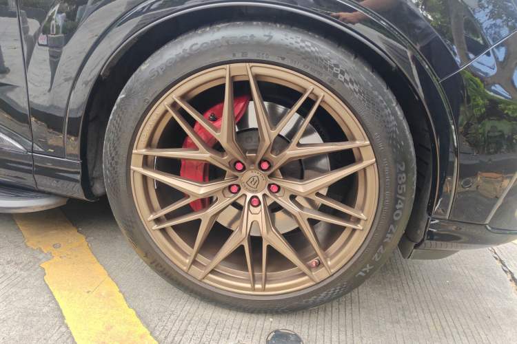 Used Audi SQ7 2024 4.0 TFSI Night Knight Edition Right Front Wheel Hub