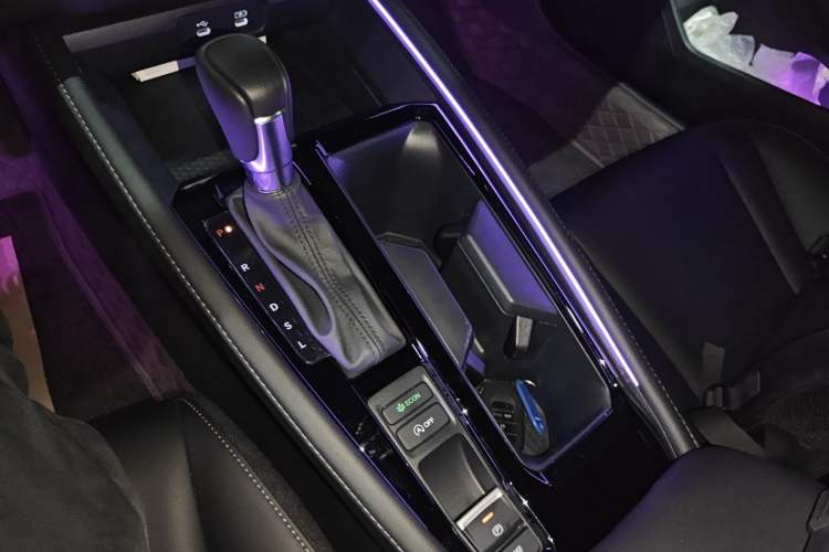 Used Honda Inspire 2025 260TURBO Elite Edition Gear Lever