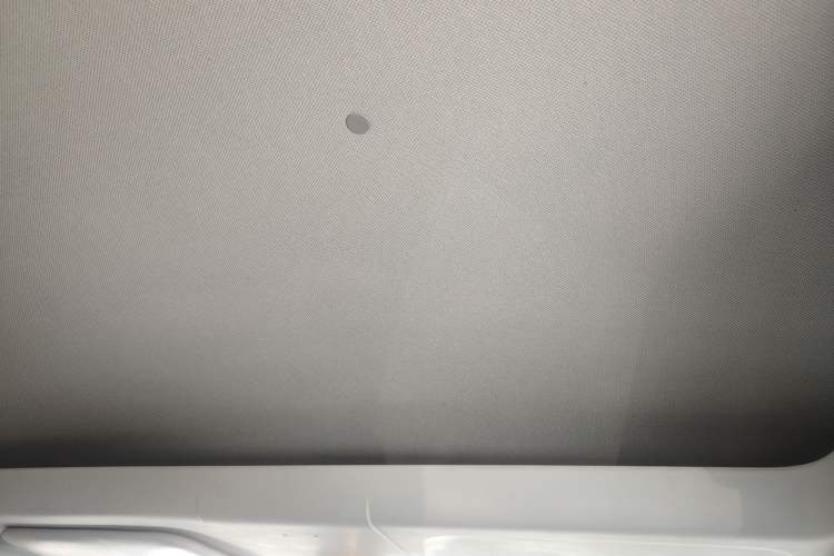 Used Yufeng Gold Warehouse 2025 Model Bus Version with Slow Charger Headliner