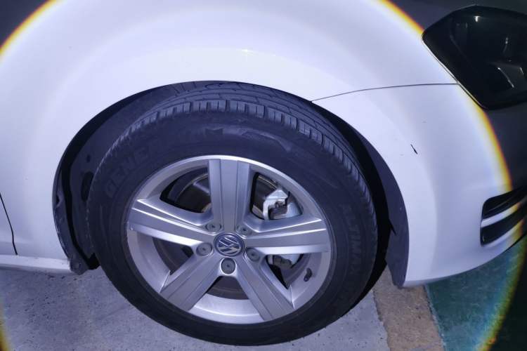 Used Volkswagen Golf 2014 1.4TSI Automatic Luxury Model Right Front Wheel Hub