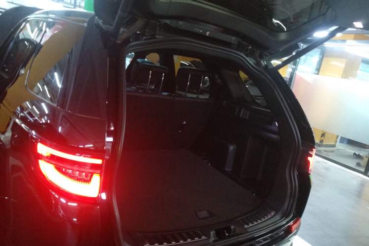 Used Land Rover Discovery Sport 2022 Revised Version 249 PS R-Dynamic S Performance Edition 5 Seats Trunk