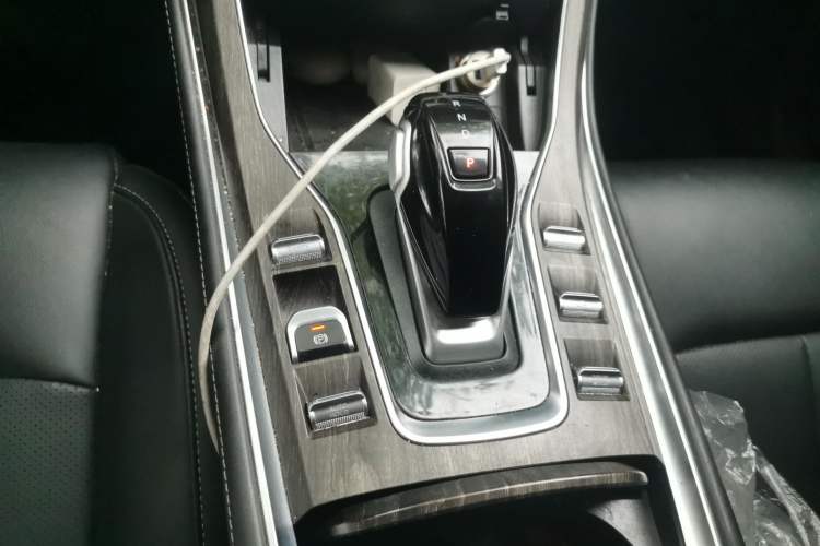 Used Landian E5 2024 Honor Edition 100KM Deluxe 7-Seater Gear Lever