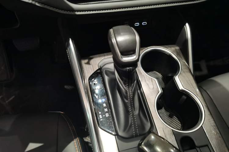 Used Toyota Crown Kluger 2024 2.5L HEV Four-Wheel Drive Premium Edition
