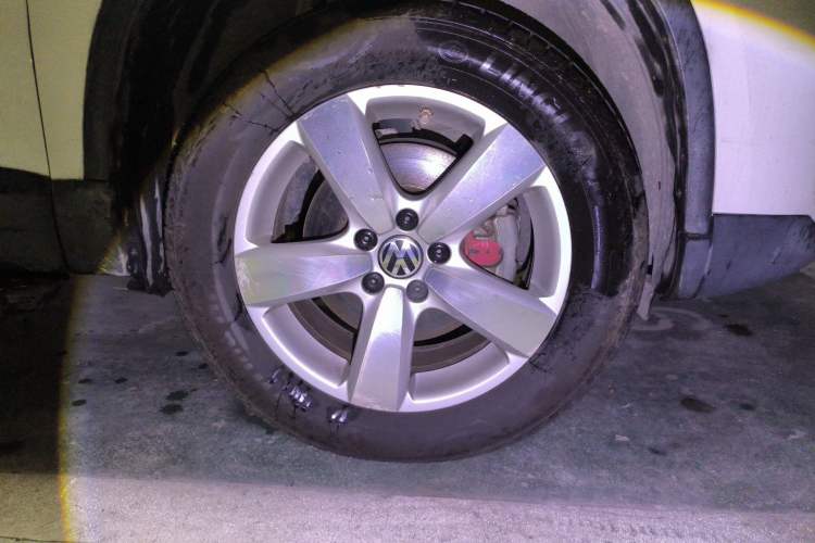 Used Volkswagen Tiguan 2013 1.8 TSI Automatic Two-Wheel Drive Comfort Edition Right Front Wheel Hub