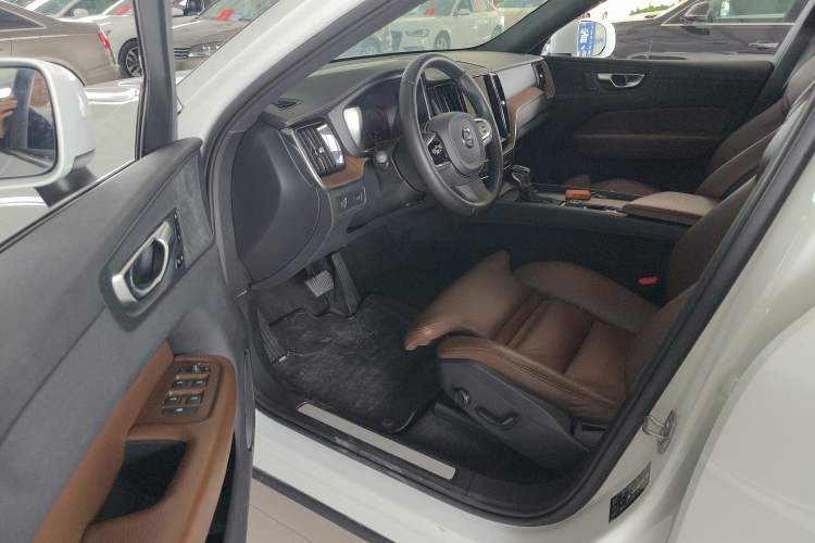 Used Volvo XC60 2021 T5 4x4 Smart Luxury Edition
