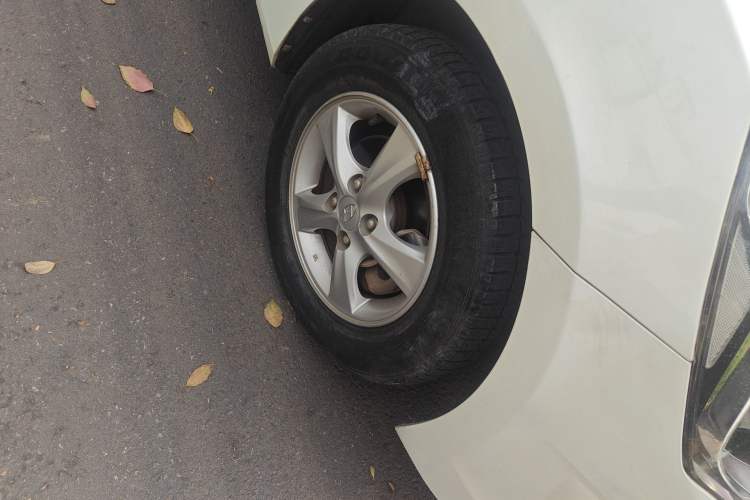 Used Hyundai Verna (older generation) 2016 1.4L Automatic Smart GLS Right Front Wheel Hub