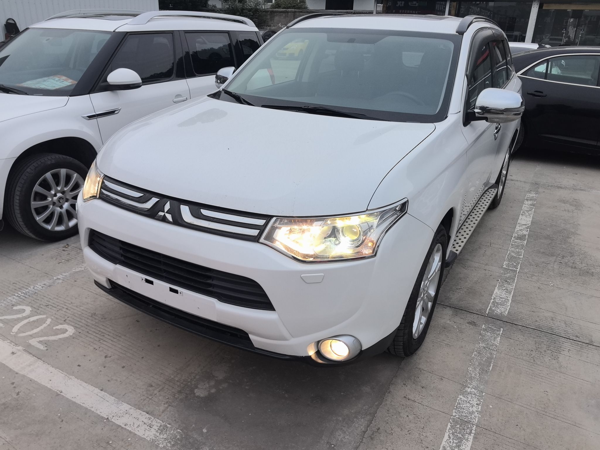 Под передней частью автомобиля