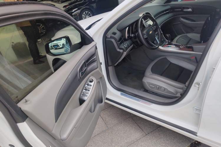 Used Chevrolet Malibu 2014 2.0L Automatic Luxury Edition Driver Seat