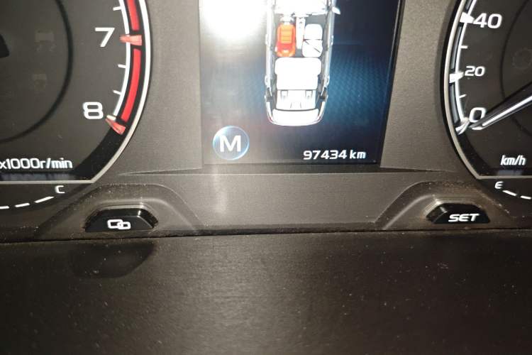 Used Geely Auto Binray 2019 200T Manual Binchi Edition Odometer Close Up