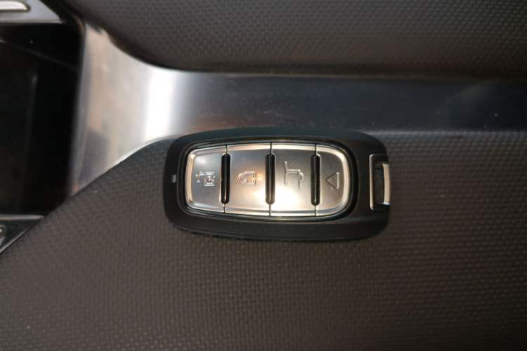 Used Hongqi E-QM5 2022 431 km Charge & Enjoy Edition