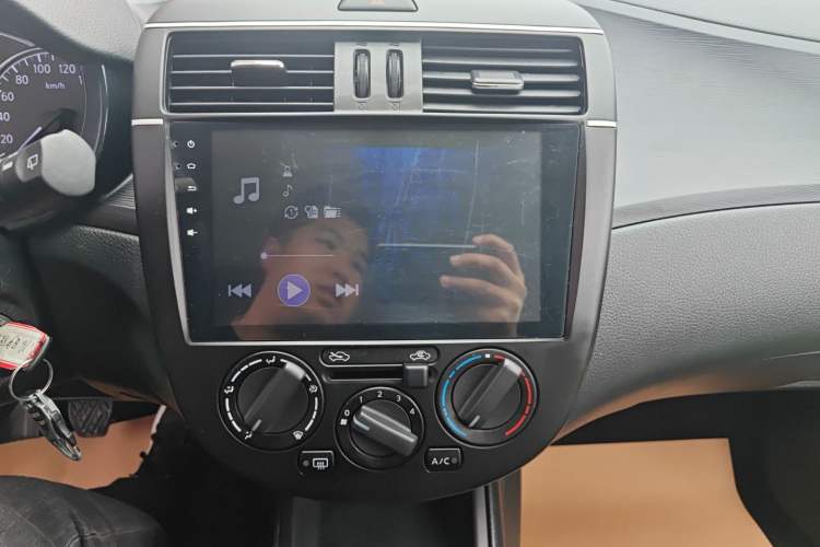 Used Nissan Tiida 2014 1.6L Manual Comfort Model
