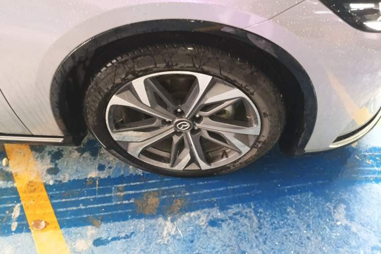 Used Mazda EZ-6 2024 Range-Extended 200 Luxury Edition Right Front Wheel Hub