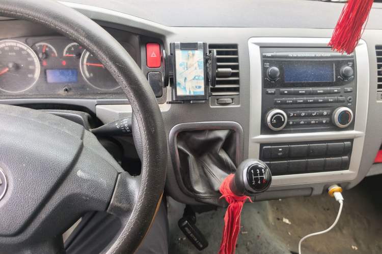 Used Foton Scenic G7 2015 2.0L Commercial Van Long Wheelbase High Roof – 4Q20M
