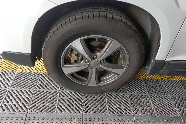 Used Haval H6 2017 Blue Label Sport Edition 1.5T Manual Two-Wheel Drive Elite Model Left Front Wheel Hub