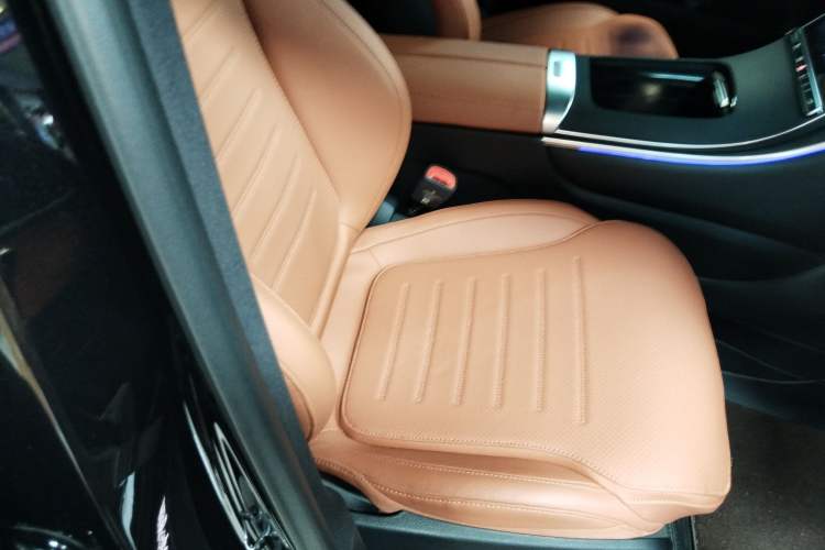 Used Mercedes-Benz GLC 2024 Facelifted GLC 260 L 4MATIC Luxury Version 5 Seats