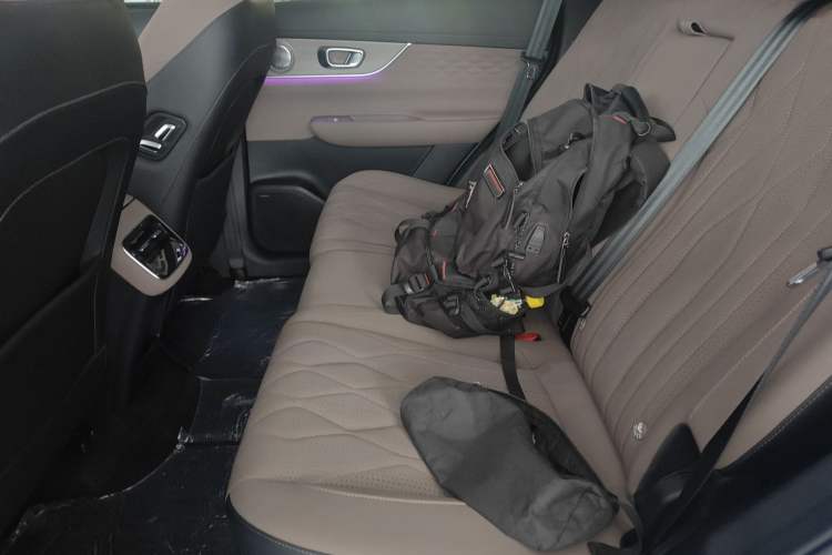 Used Chery Tiggo 8 PLUS C-DM 2025 1.5T 116 km Prestige Version 5 Seats Left Rear Seat