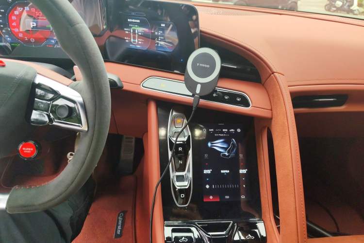 Used MG Cyberster 2024 520 km Legendary All-Wheel-Drive Red Canopy Version
