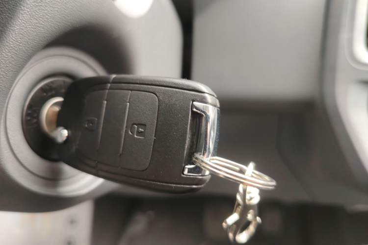 Used Wuling Yangguang 2024 300KM Comfort Version Passenger Van 75kW
