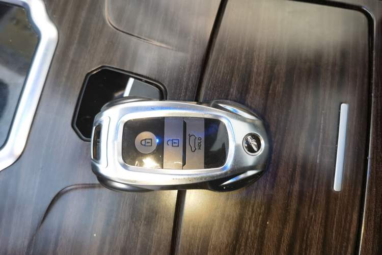 Used Land X7 2015 2.0T Panoramic Prestige Edition
