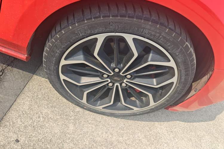 Used Ford Focus 2021 Hatchback EcoBoost 180 Automatic ST Line Right Front Wheel Hub