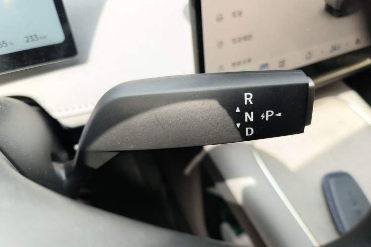 Used Nissan N7 2025 510 Pro Gear Lever