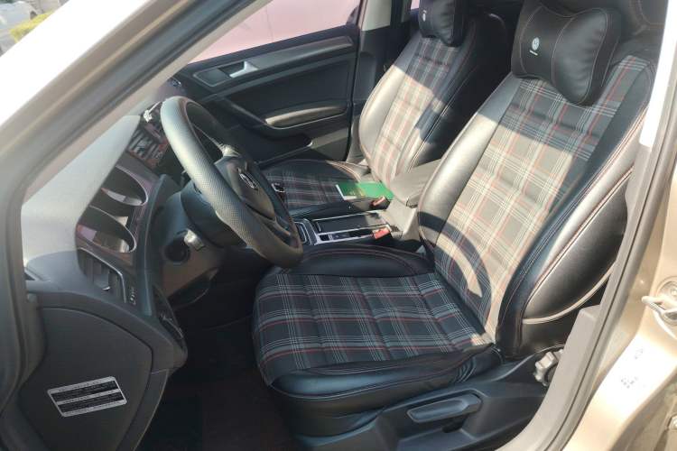 Used Volkswagen Golf 2016 1.6L Manual Fashion Edition