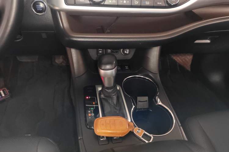 Used Toyota Highlander 2018 2.0T Four-Wheel Drive Prestige Version 7 Seats China VI Standard Gear Lever