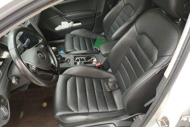 Used Volkswagen Golf 2015 1.4TSI Automatic Luxury Model Left Front Seat