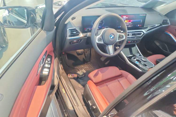 Used BMW i3 2024 eDrive 35 L
