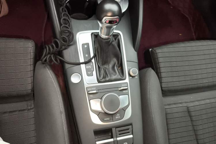 Used Audi A3 2017 Limousine 35 TFSI Sport Edition Gear Lever