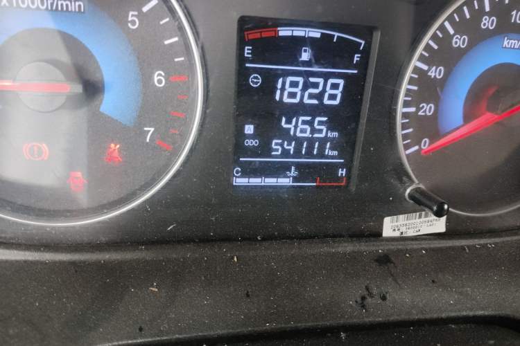 Used Dongfeng Fengon 380 2022 1.5L Comfort-Class Passenger Vehicle (Steel Spring) with 5 Seats Odometer Close Up